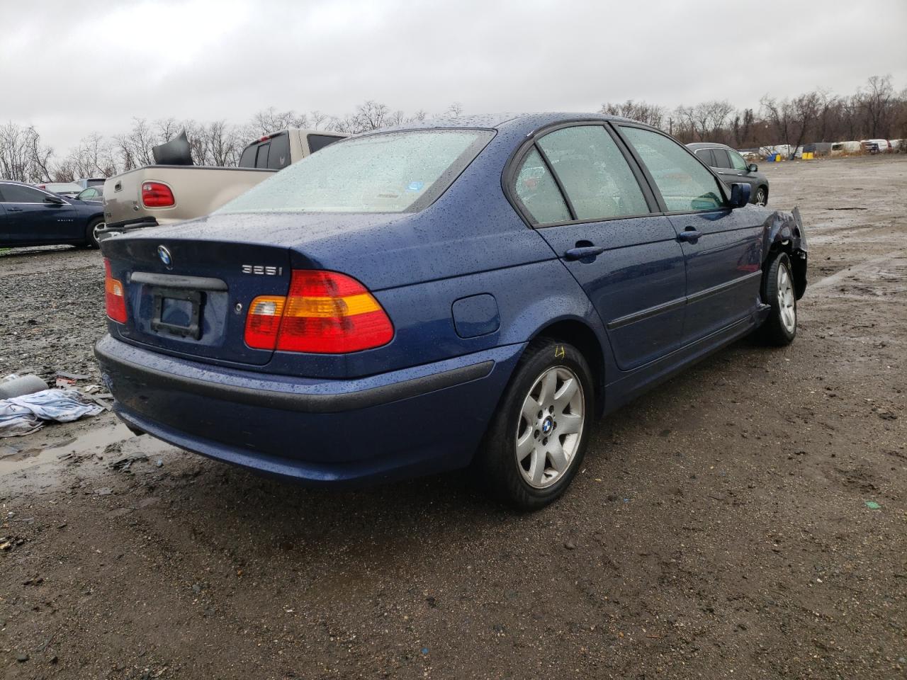 Photo 4 from auction – 2003 BMW 325I with VIN WBAET37433NJ35792