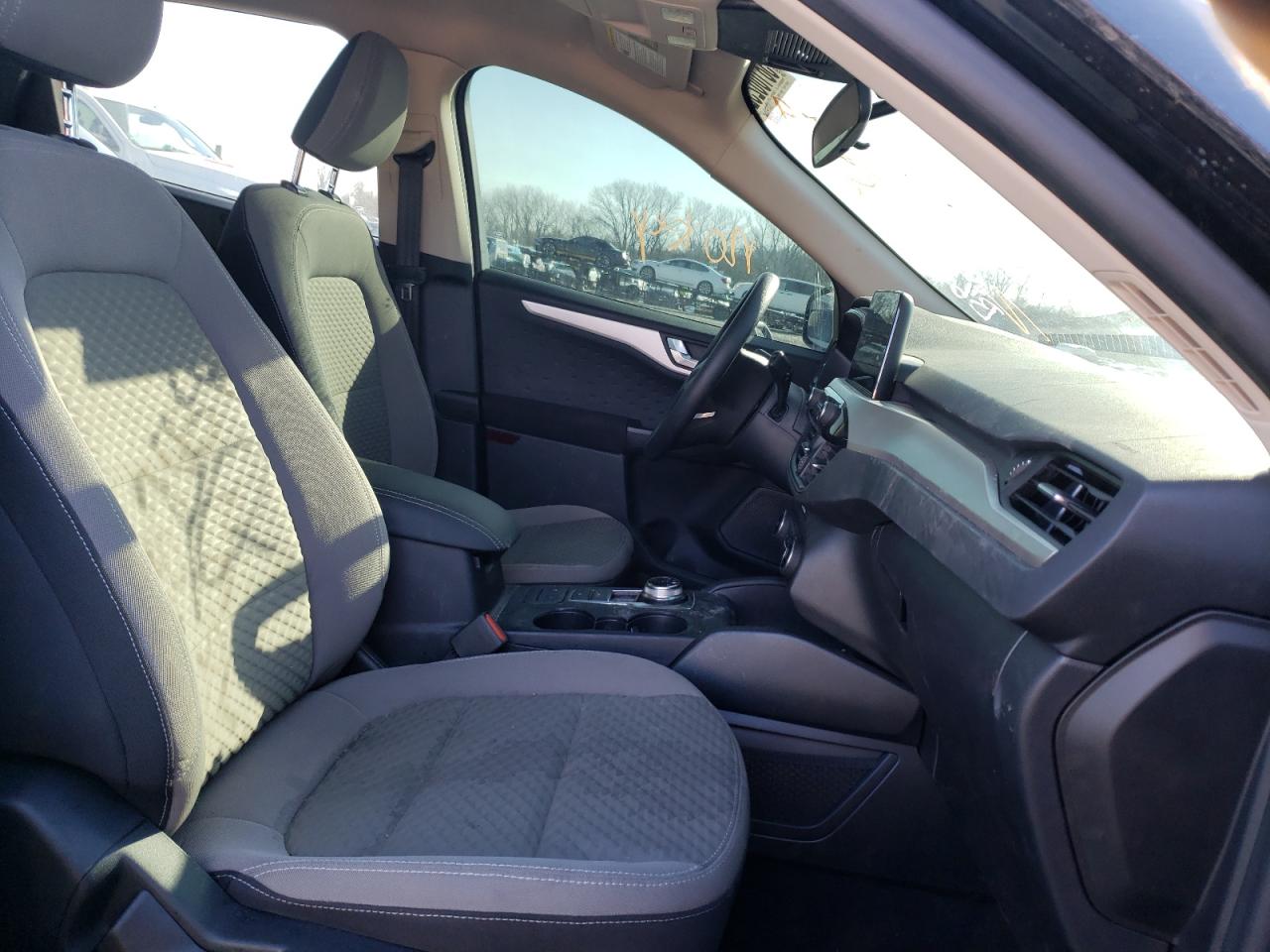 Photo 5 from auction – 2020 FORD ESCAPE SE with VIN 1FMCU9G69LUB84833