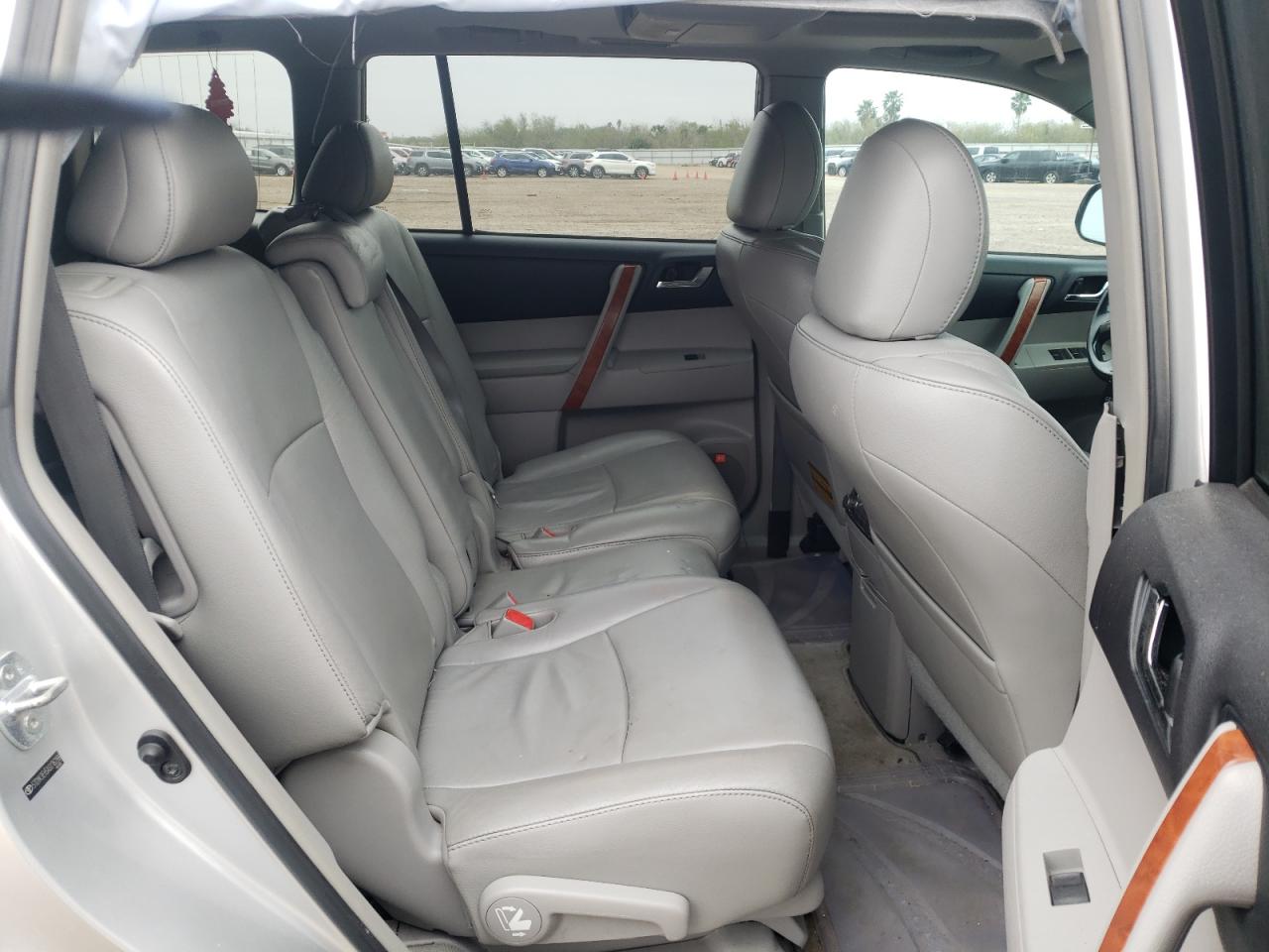 Photo 6 from auction – 2010 TOYOTA HIGHLANDER with VIN 5TDYK3EH5AS016299