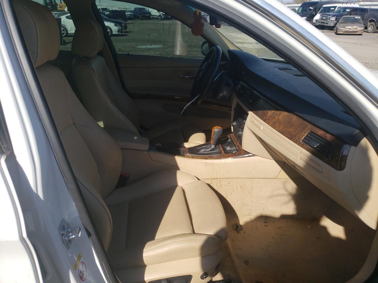 Photo 5 from auction – 2006 BMW 330 I with VIN WBAVB33576KR79728