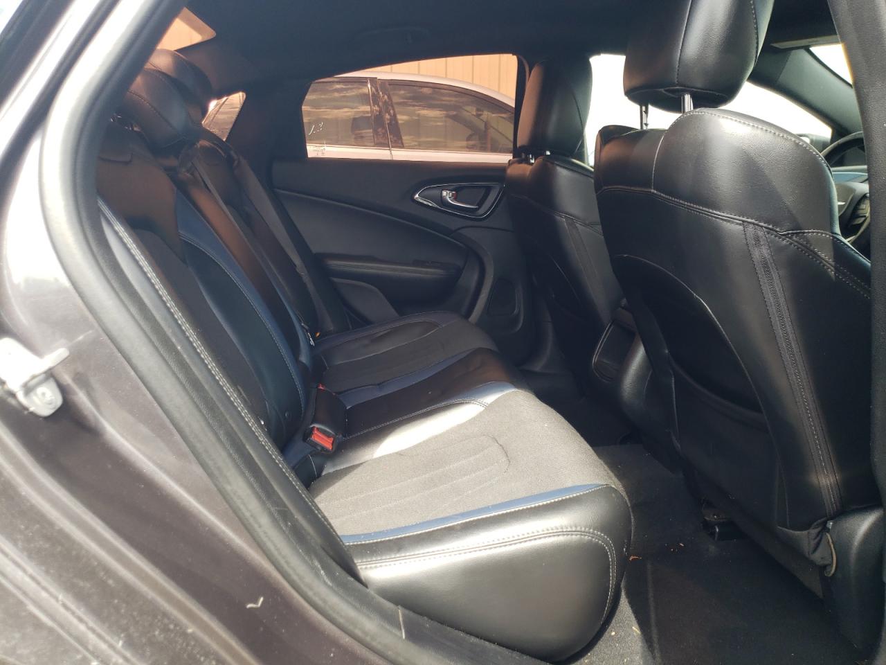 Photo 6 from auction – 2015 CHRYSLER 200 S with VIN 1C3CCCBG8FN517949