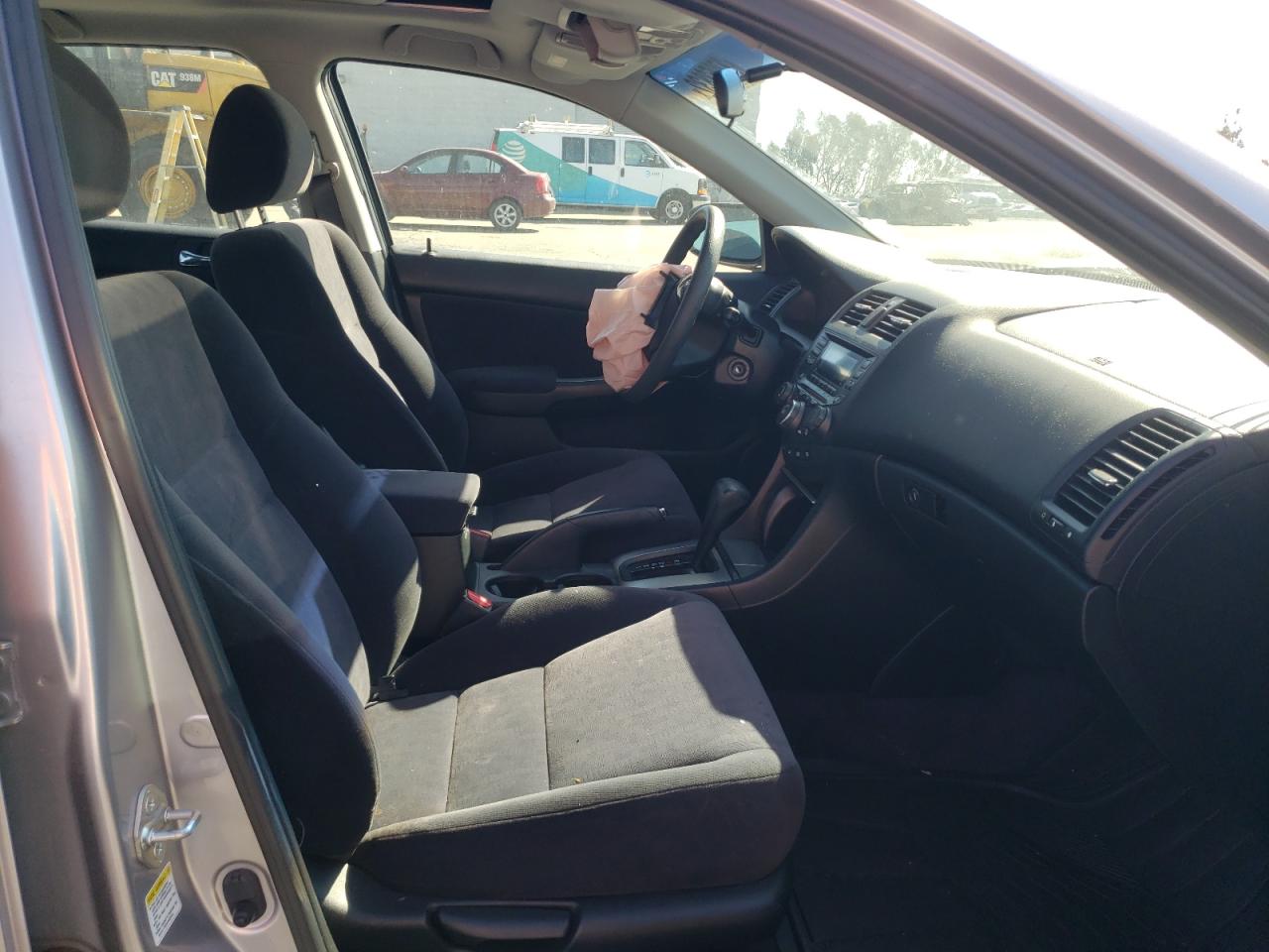 Photo 5 from auction – 2004 HONDA ACCORD EX with VIN JHMCM56684C031607