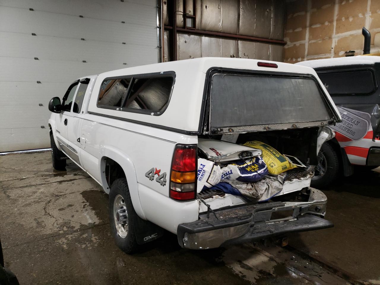Photo 3 from auction – 2004 GMC SIERRA K25 with VIN 1GTHK29U24E308133