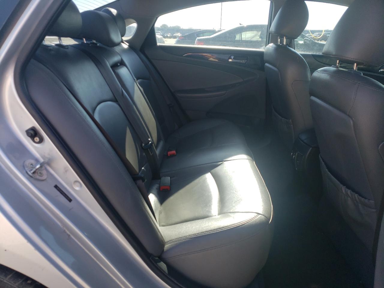 Photo 6 from auction – 2011 HYUNDAI SONATA with VIN 5NPEC4AB6BH295020