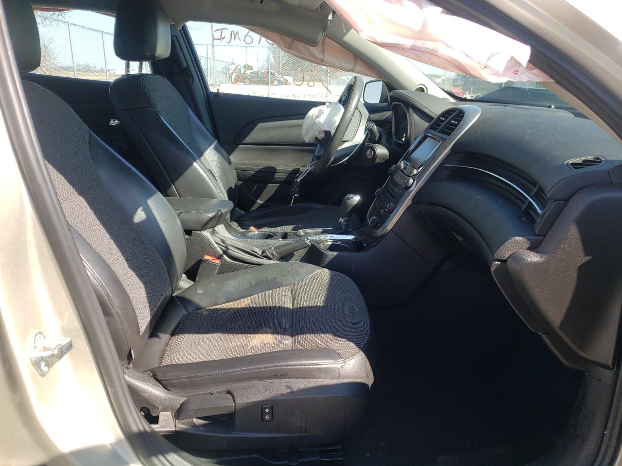 Photo 5 from auction – 2016 CHEVROLET MALIBU LIM with VIN 1G11C5SAXGF143990