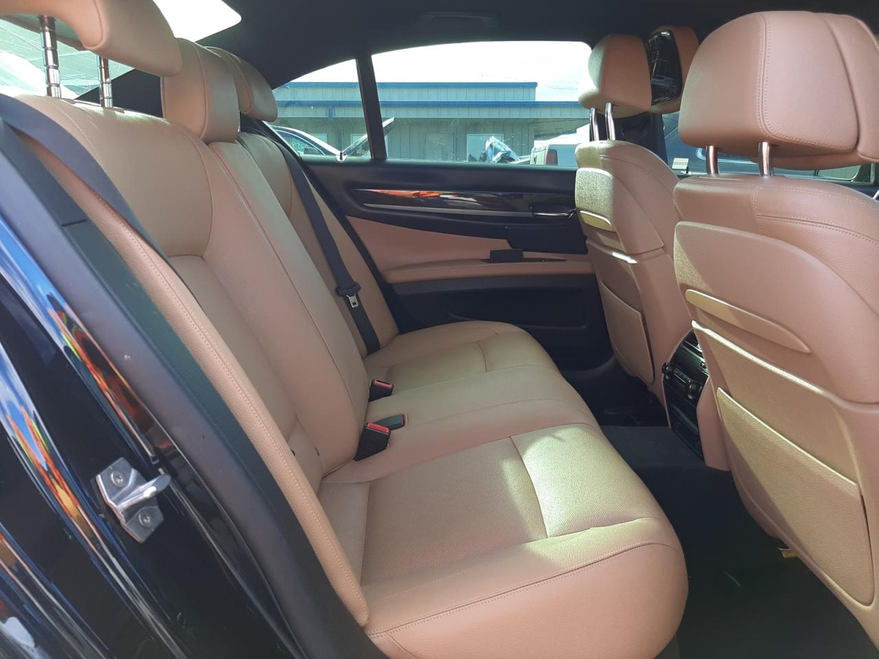 Photo 6 from auction – 2015 BMW 740 I with VIN WBAYA6C57FD826871