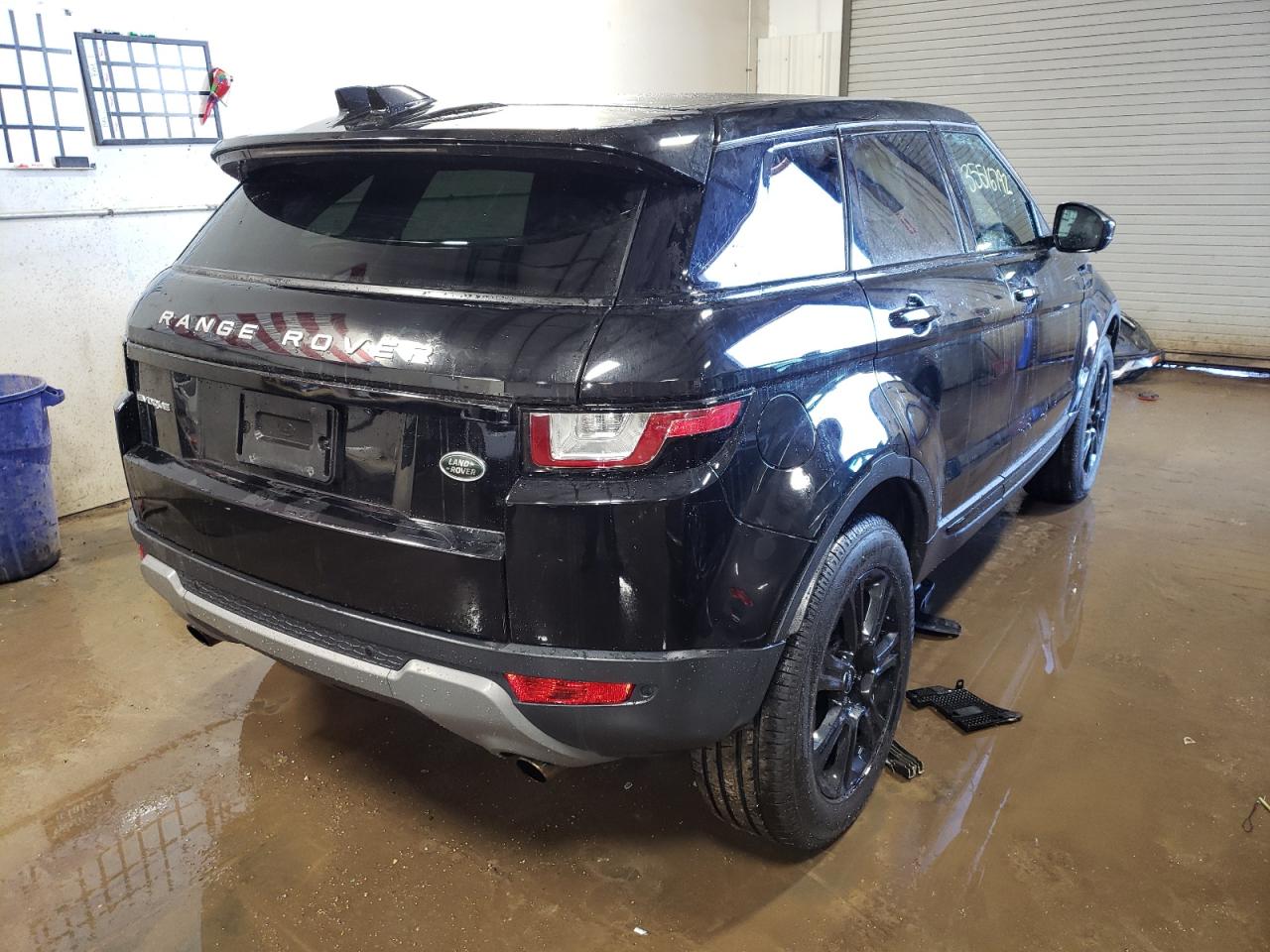 Photo 4 from auction – 2017 LAND ROVER RANGE ROVE with VIN SALVP2BG2HH247386
