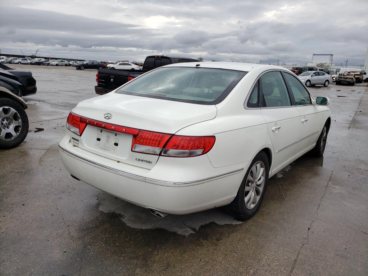 Photo 4 from auction – 2006 HYUNDAI AZERA SE with VIN KMHFC46F26A047484