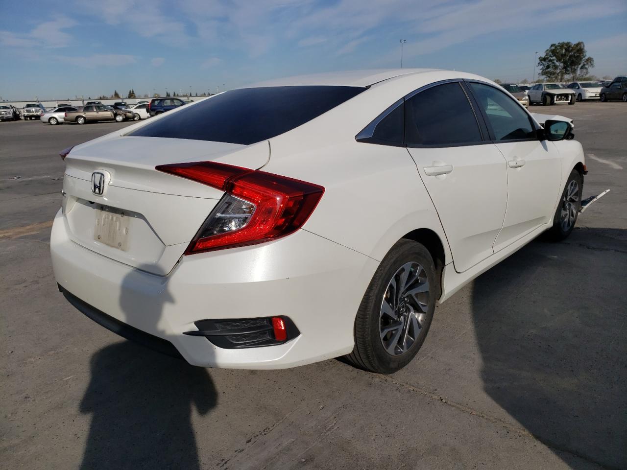 Photo 4 from auction – 2016 HONDA CIVIC EX with VIN 19XFC2F78GE237371