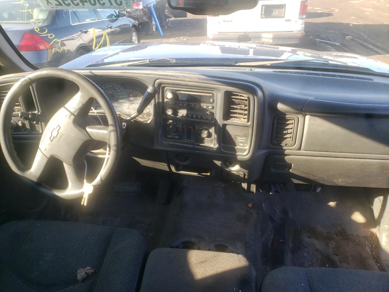 Photo 9 from auction – 2004 CHEVROLET SILVERADO with VIN 1GCEC19X84Z216618