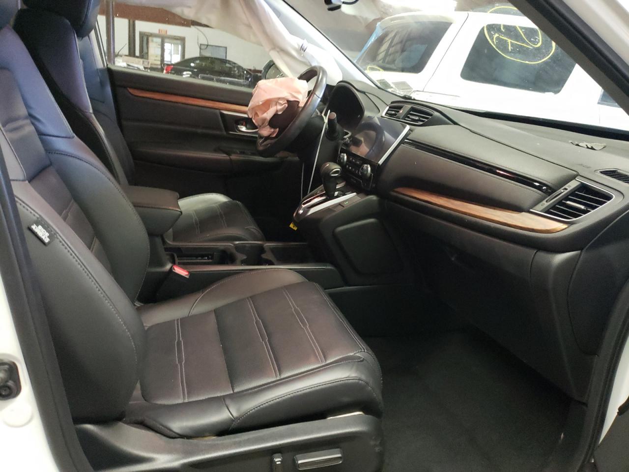 Photo 6 from auction – 2019 HONDA CR-V with VIN 2HKRW2H89KH661561