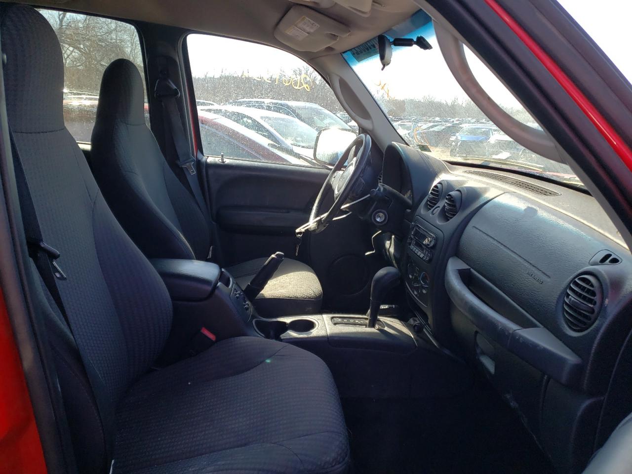 Photo 5 from auction – 2004 JEEP LIBERTY SP with VIN 1J4GL48K84W105255