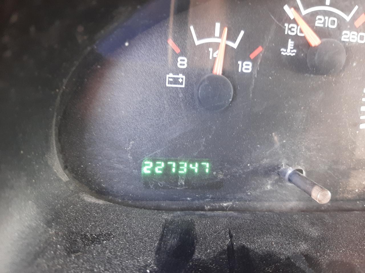 Photo 8 from auction – 2002 DODGE RAM VAN B1 with VIN 2B7HB11Y52K146824