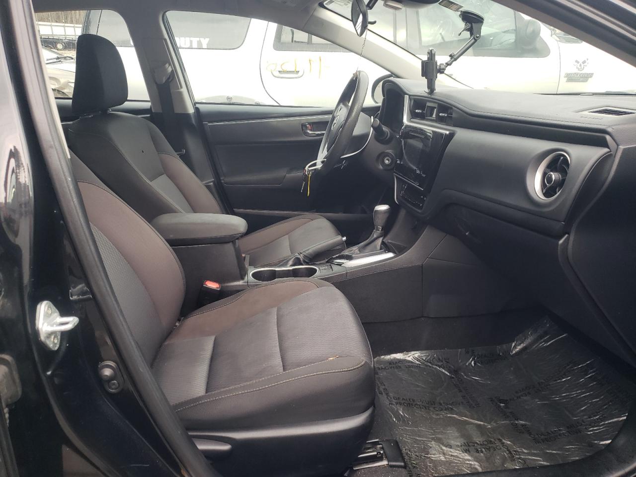 Photo 5 from auction – 2018 TOYOTA COROLLA L with VIN 5YFBURHE2JP806432