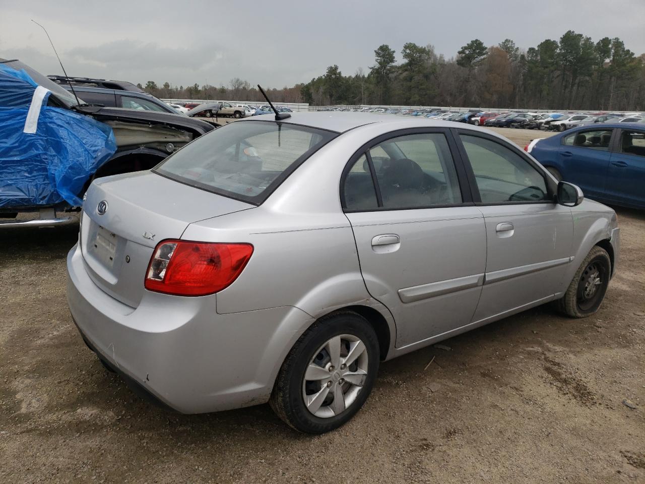 Photo 4 from auction – 2011 KIA RIO BASE with VIN KNADH4A35B6914588