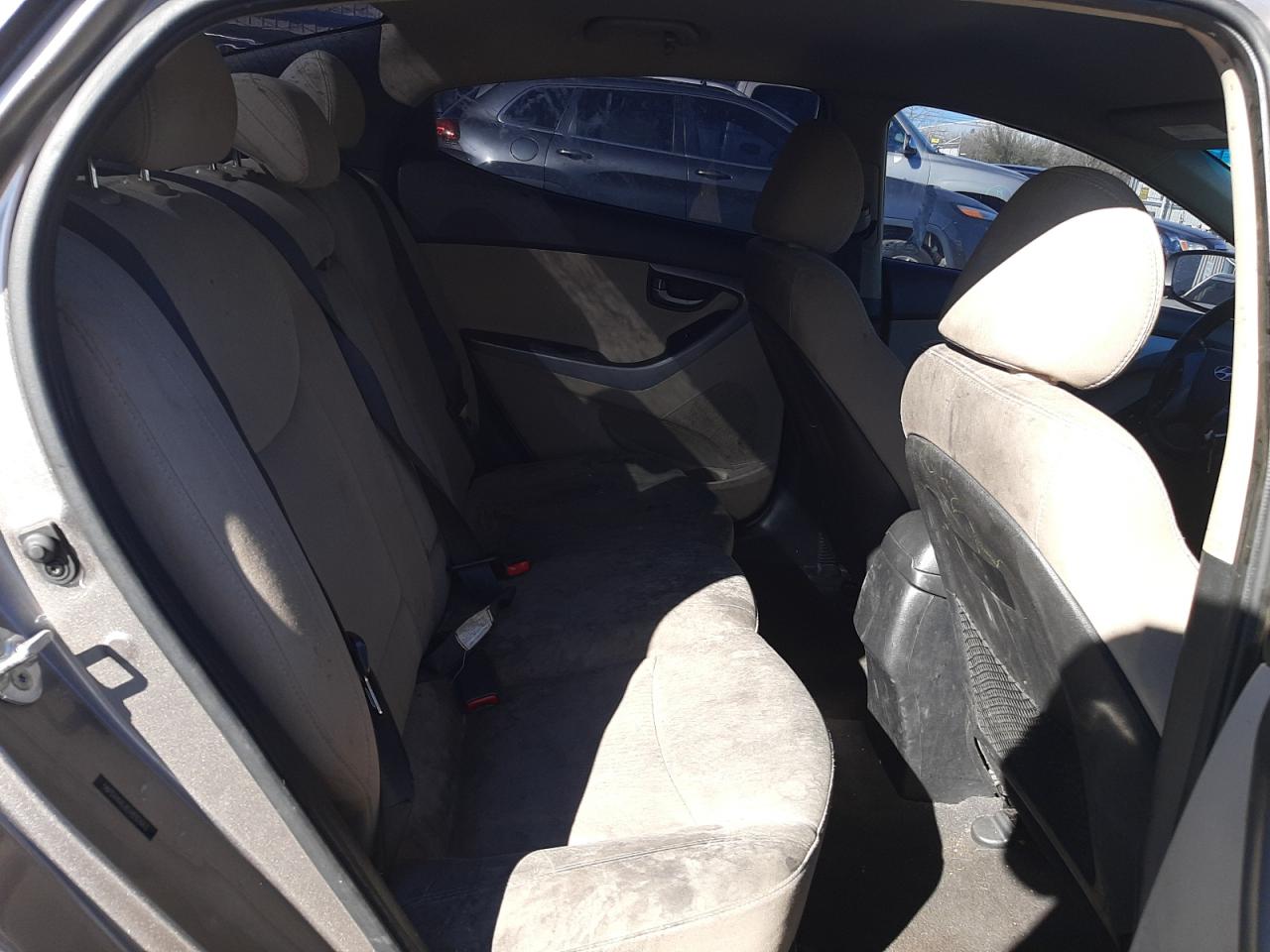 Photo 6 from auction – 2016 HYUNDAI ELANTRA SE with VIN 5NPDH4AE8GH692663