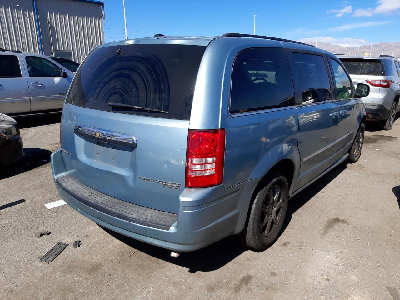 Photo 4 from auction – 2010 CHRYSLER TOWN & COU with VIN 2A4RR5D18AR285058