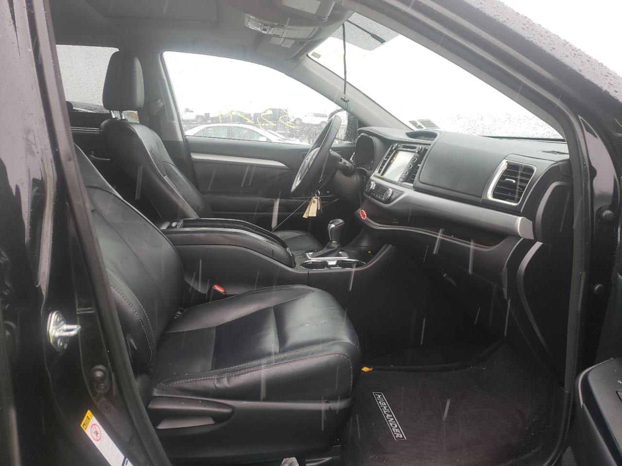 Photo 5 from auction – 2016 TOYOTA HIGHLANDER with VIN 5TDJKRFH6GS227460