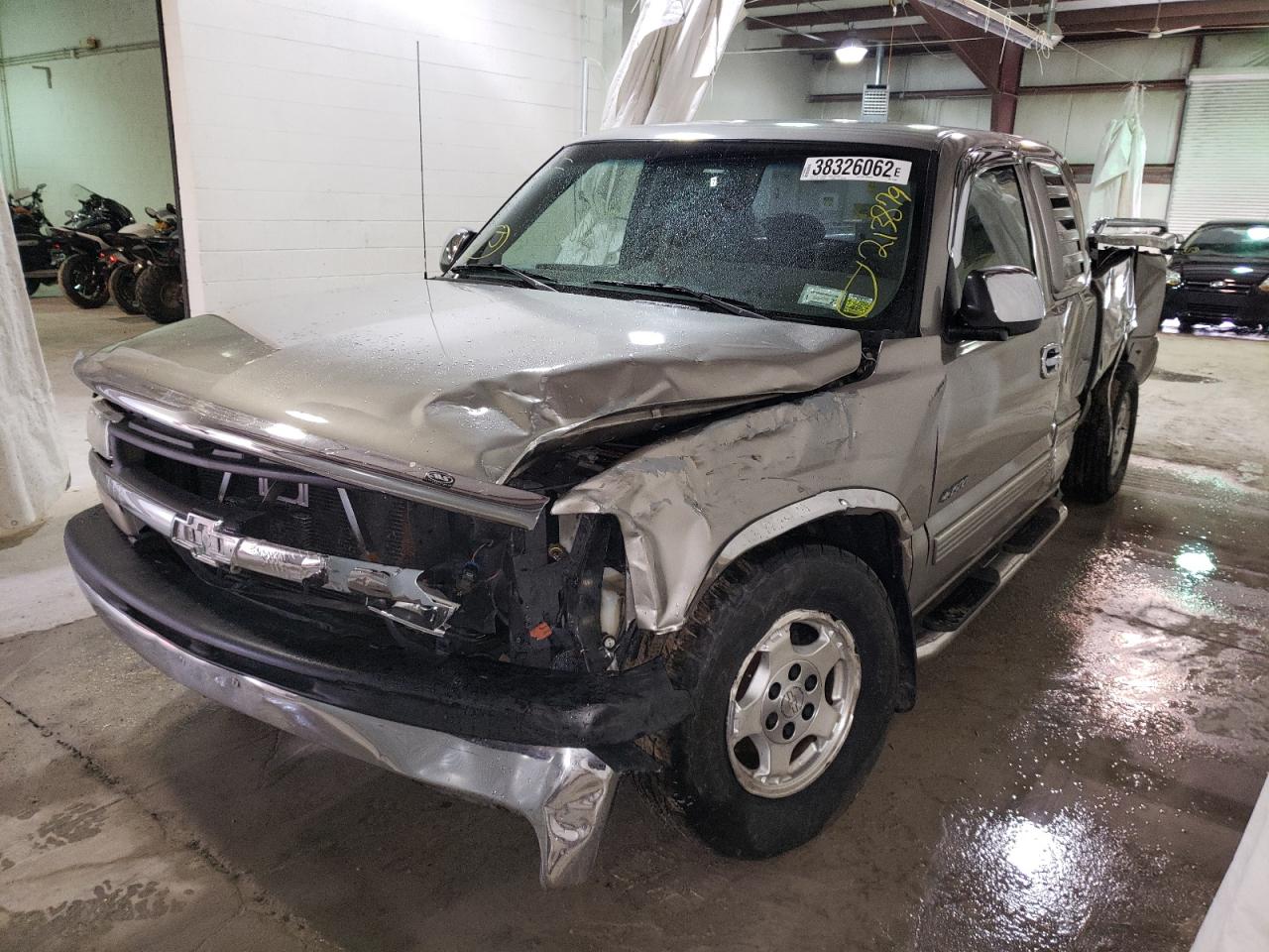 Photo 2 from auction – 2000 CHEVROLET SILVERADO with VIN 2GCEC19T2Y1246029