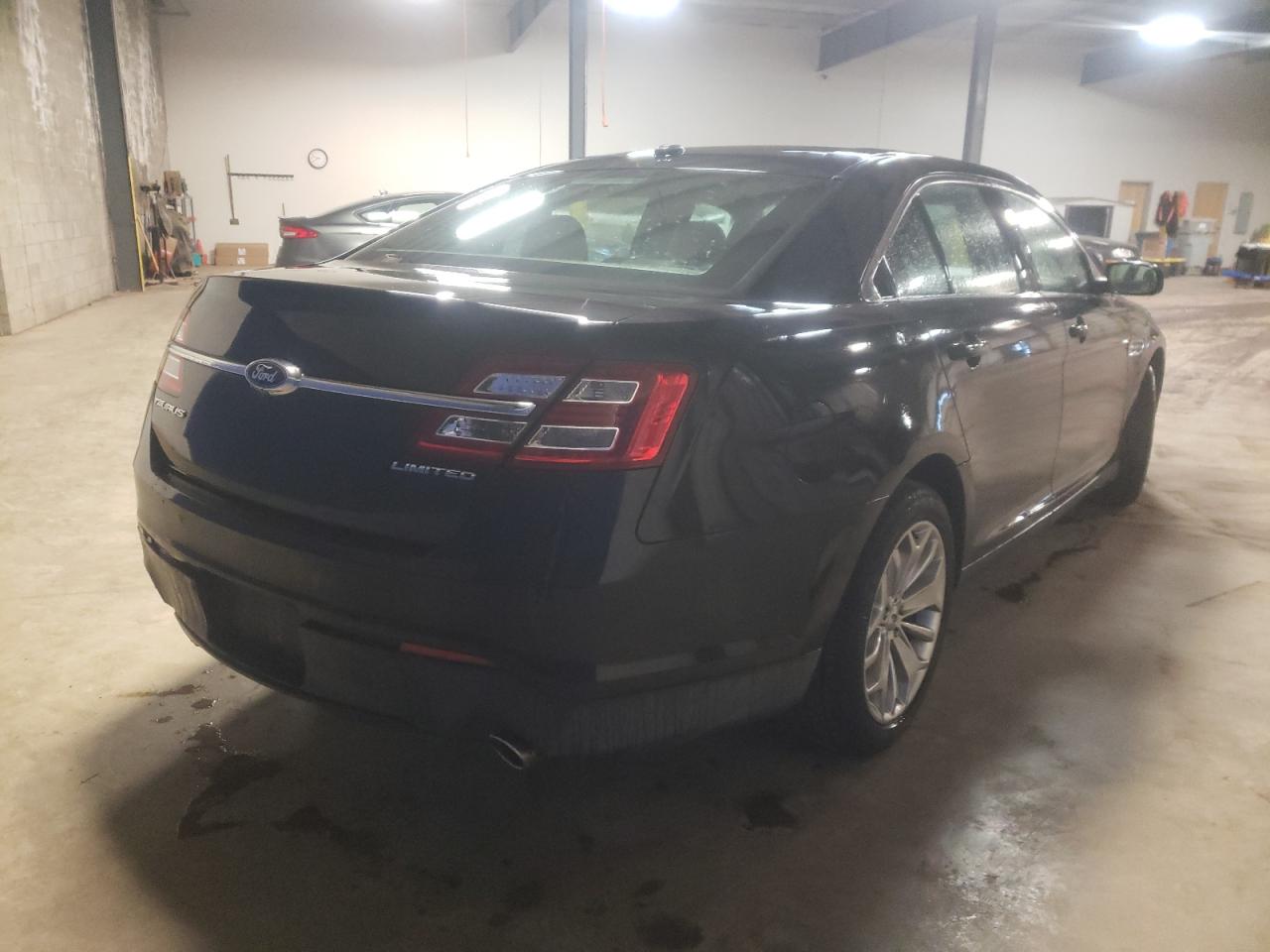Photo 4 from auction – 2013 FORD TAURUS LIM with VIN 1FAHP2F83DG232747