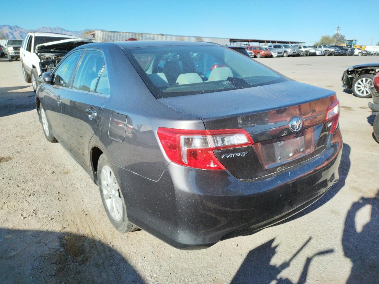 Photo 3 from auction – 2014 TOYOTA CAMRY with VIN 4T4BF1FKXER352588