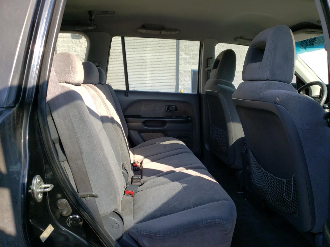 Photo 6 from auction – 2004 HONDA PILOT LX with VIN 2HKYF18174H586662