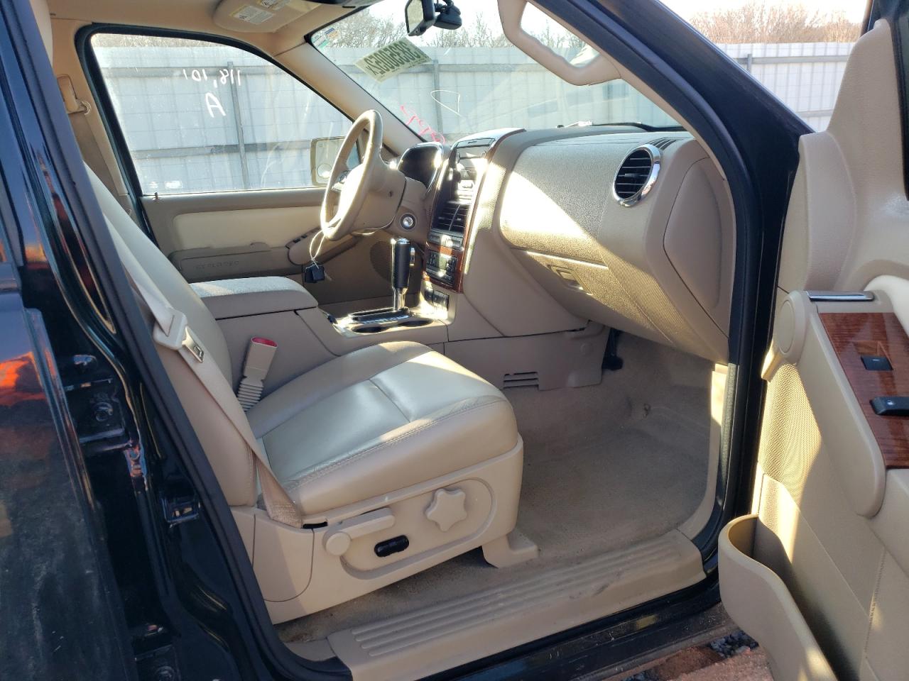 Photo 5 from auction – 2008 FORD EXPLORER E with VIN 1FMEU64E48UA45719