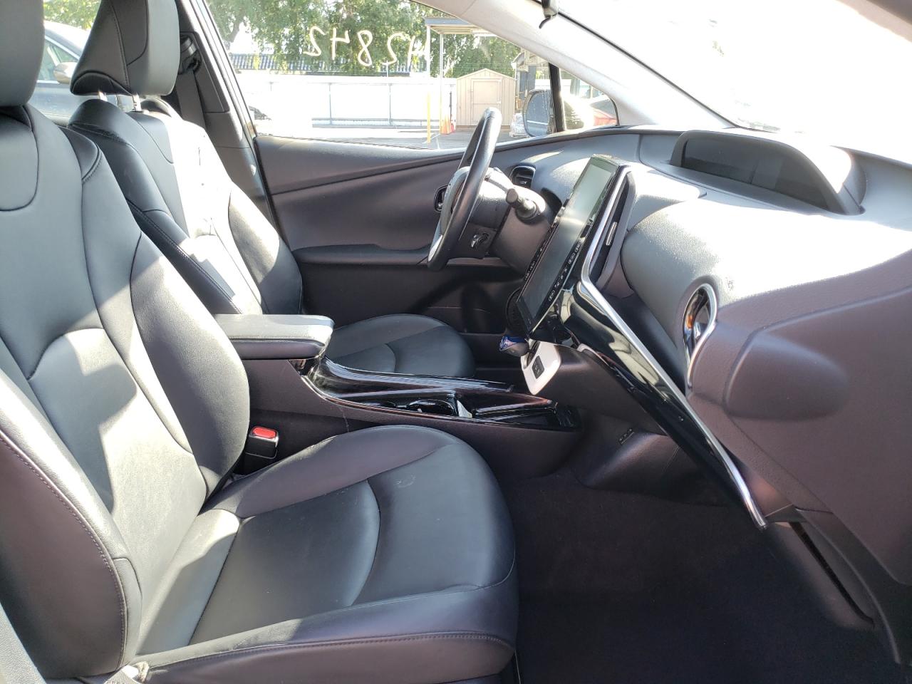 Photo 5 from auction – 2017 TOYOTA PRIUS PRIM with VIN JTDKARFP8H3063274