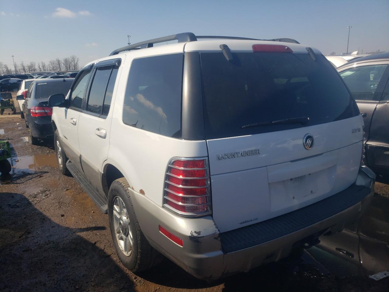 Photo 3 from auction – 2002 MERCURY MOUNTAINEE with VIN 4M2ZU86W52ZJ43685