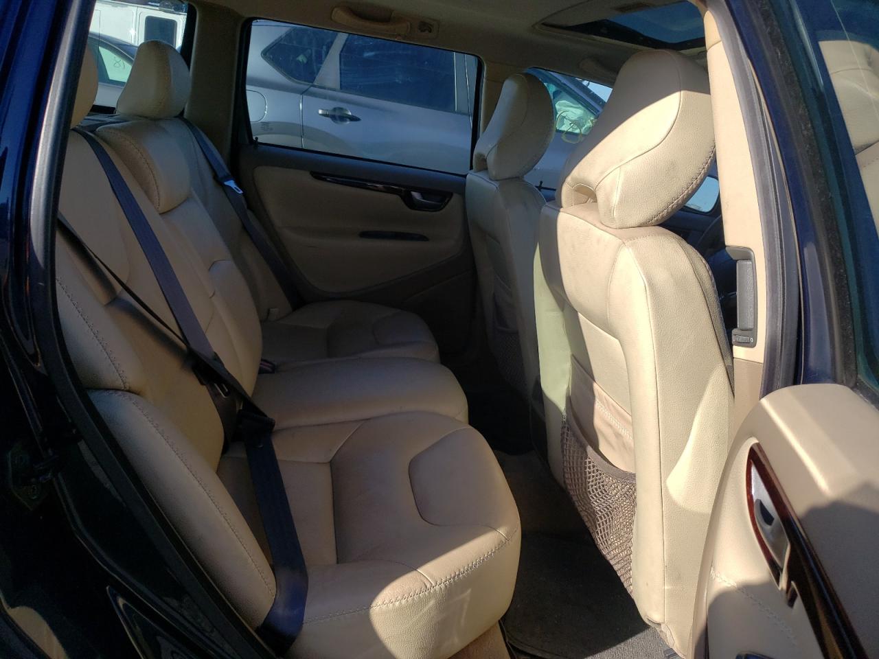 Photo 6 from auction – 2001 VOLVO V70 XC with VIN YV1SZ58D111021948