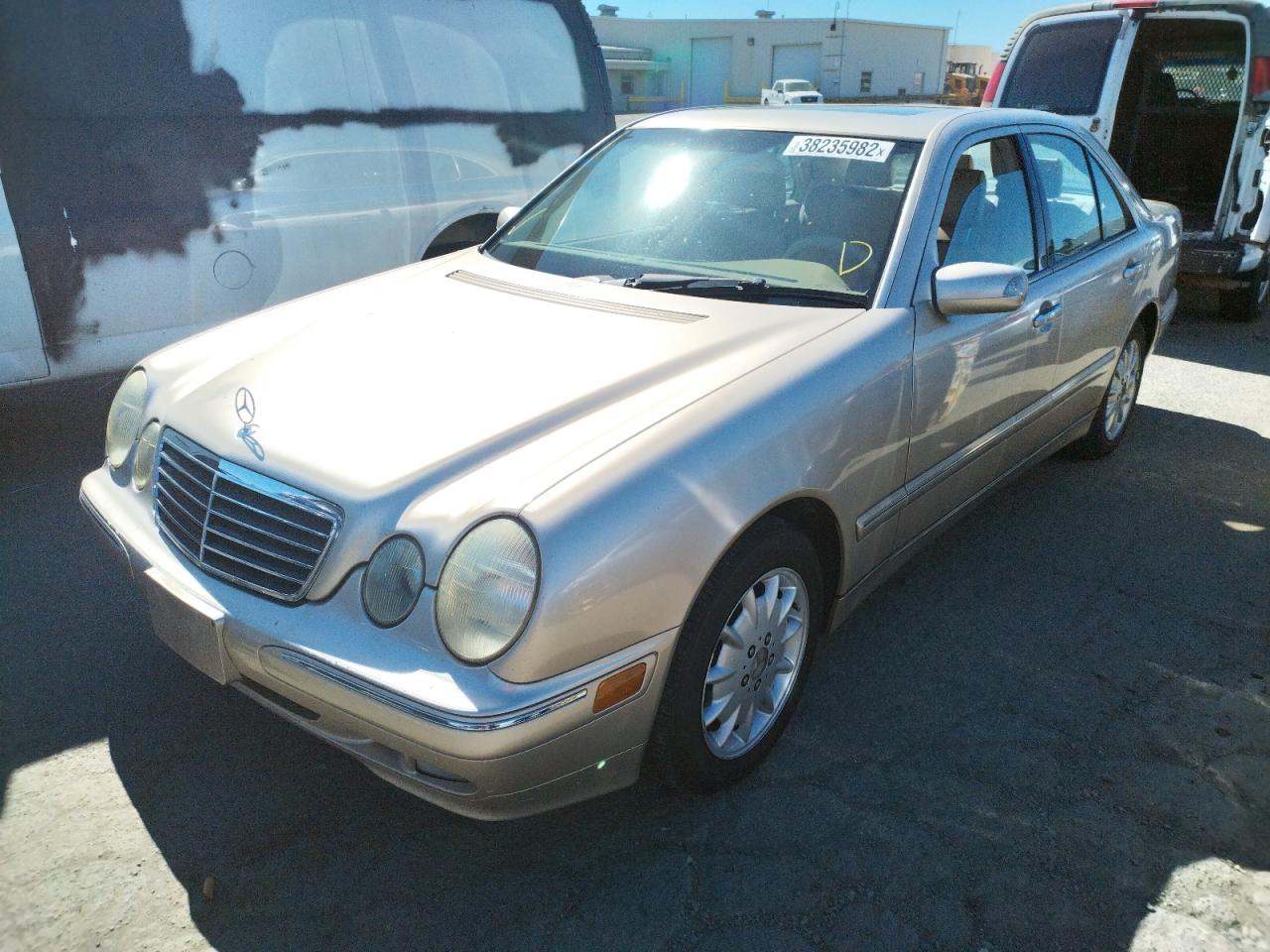 Photo 2 from auction – 2001 MERCEDES-BENZ E 320 with VIN WDBJF65J71B166088