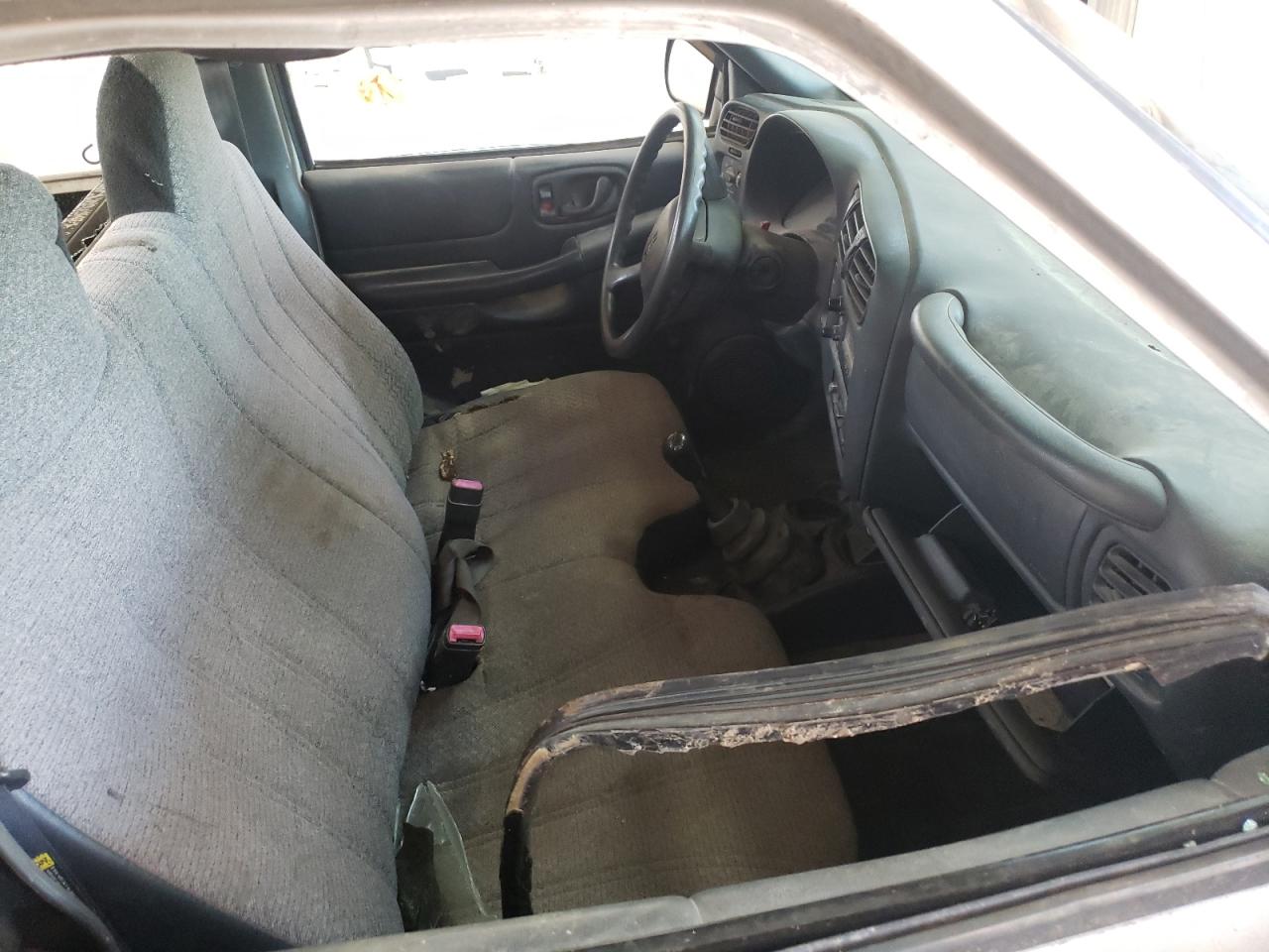 Photo 5 from auction – 2001 GMC SONOMA with VIN 1GTCS145118248277