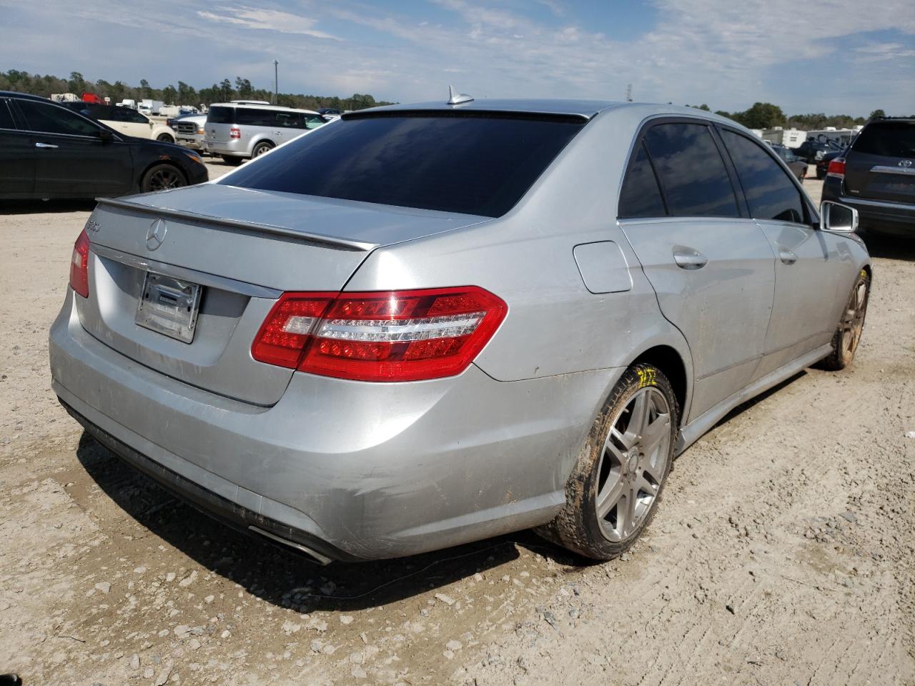 Photo 4 from auction – 2010 MERCEDES-BENZ E 350 with VIN WDDHF5GB0AA049741