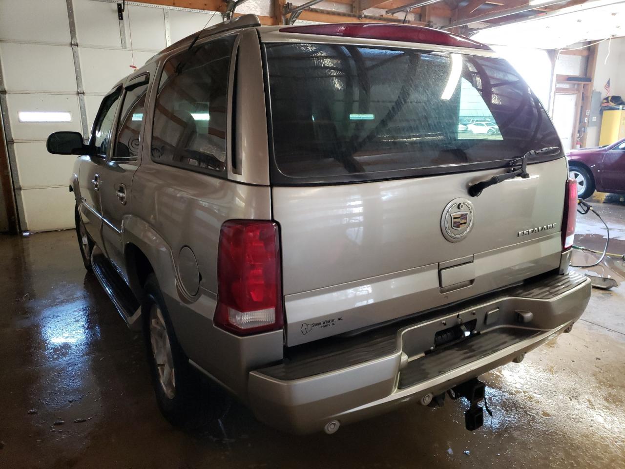 Photo 3 from auction – 2002 CADILLAC ESCALADE L with VIN 1GYEK63N22R111426