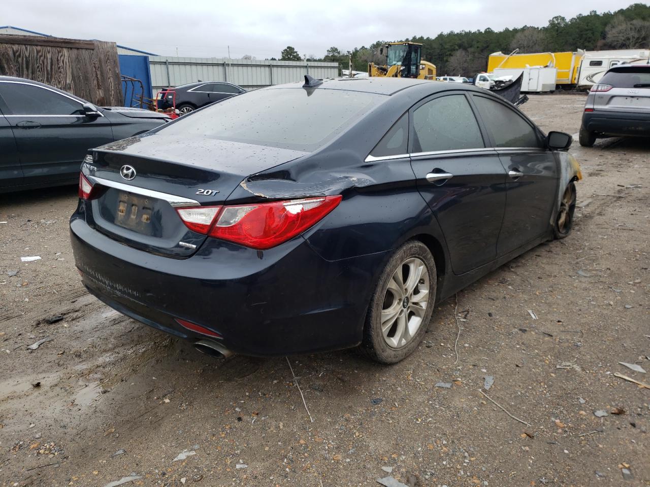 Photo 4 from auction – 2011 HYUNDAI SONATA SE with VIN 5NPEC4AB8BH298095