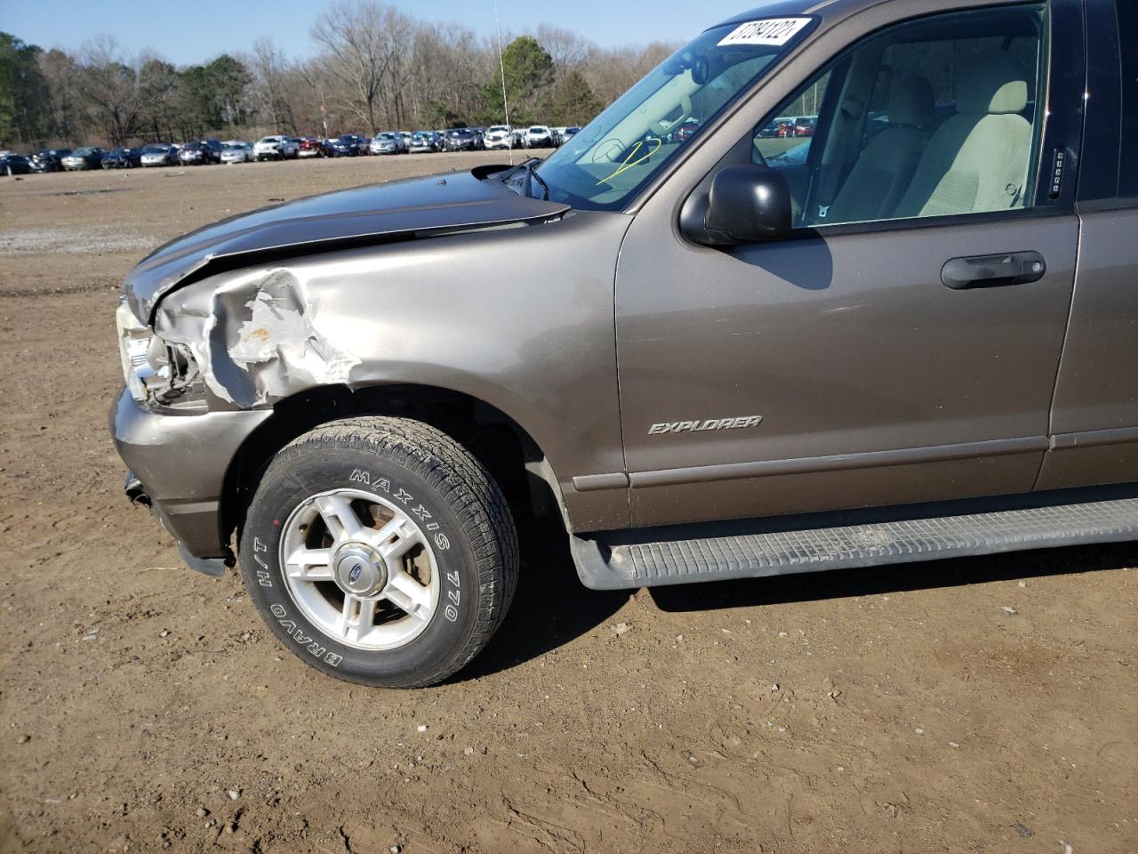 Photo 9 from auction – 2004 FORD EXPLORER X with VIN 1FMZU73K94UB29043