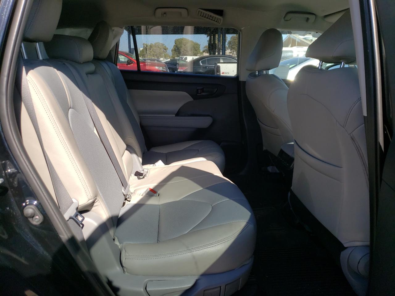 Photo 6 from auction – 2021 TOYOTA HIGHLANDER with VIN 5TDBBRCH9MS537185