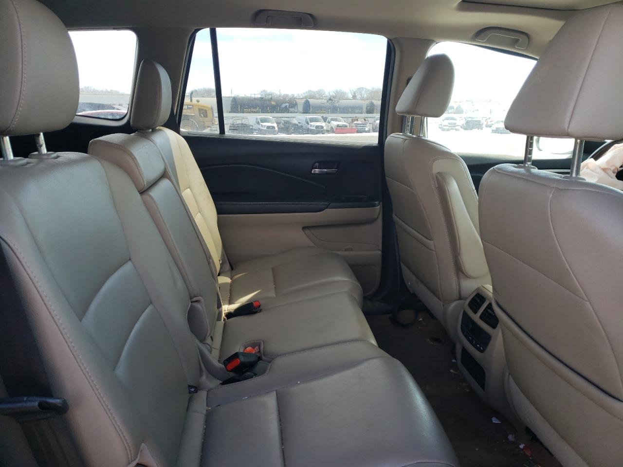 Photo 6 from auction – 2016 HONDA PILOT EXL with VIN 5FNYF6H50GB058545