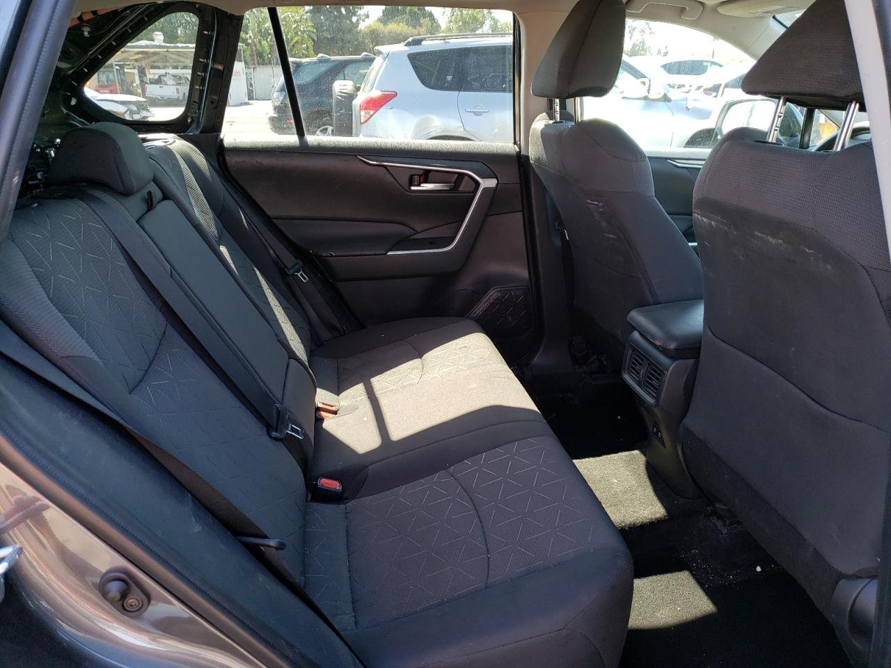 Photo 6 from auction – 2021 TOYOTA RAV4 XLE with VIN 2T3W1RFVXMC111754