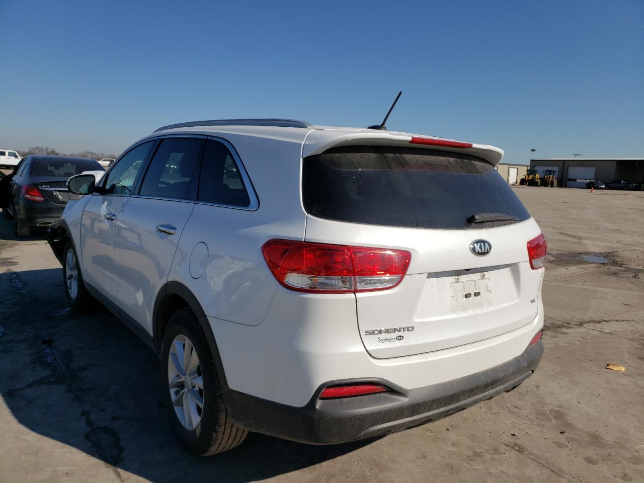 Photo 3 from auction – 2018 KIA SORENTO LX with VIN 5XYPG4A52JG401282