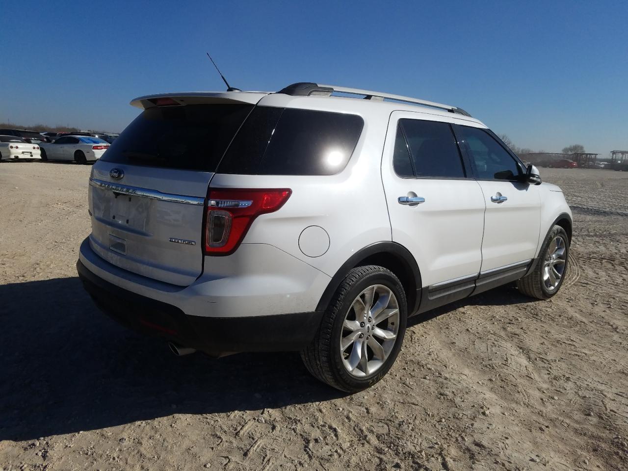 Photo 4 from auction – 2015 FORD EXPLORER L with VIN 1FM5K7F8XFGA02887