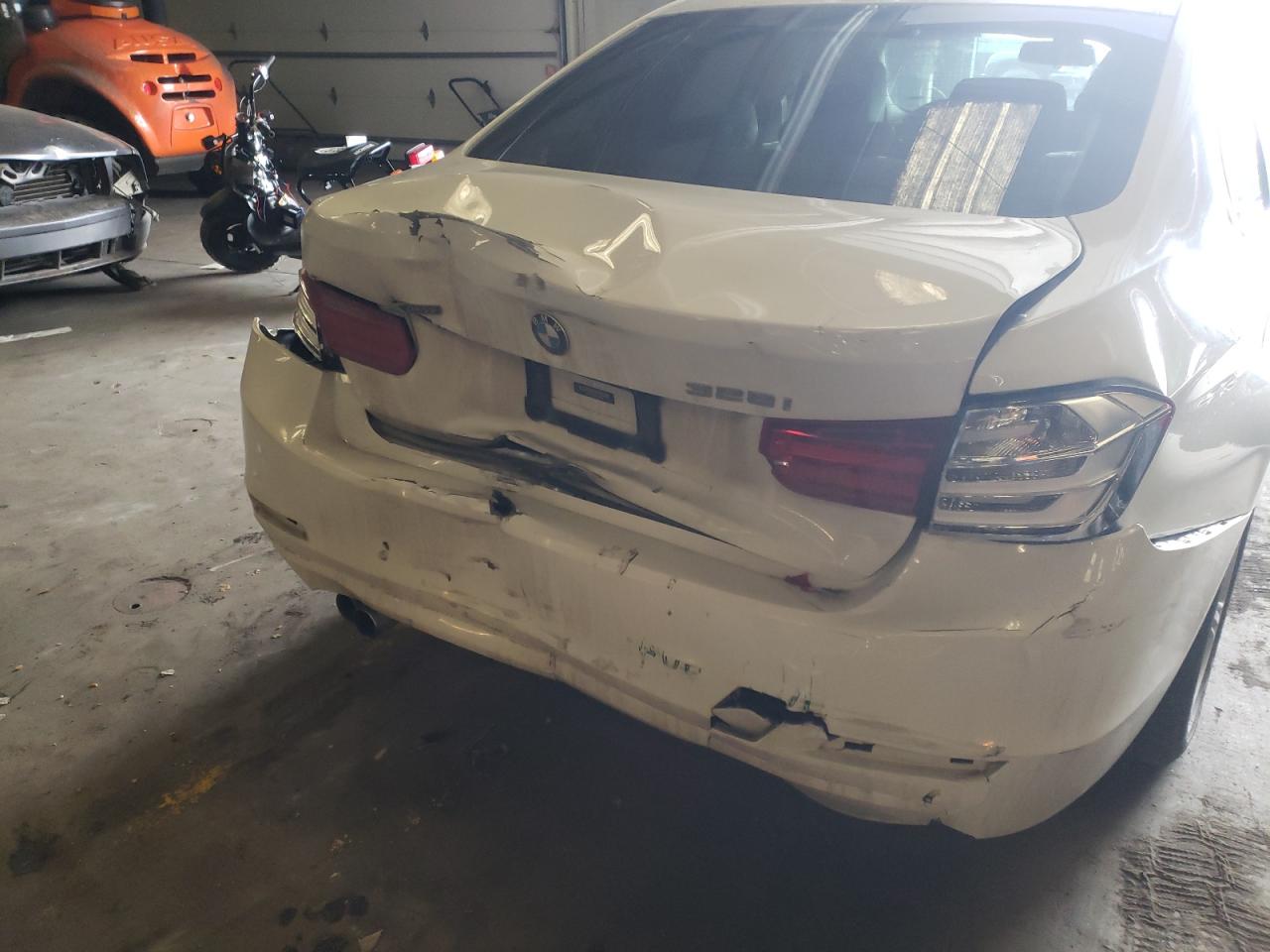 Photo 9 from auction – 2013 BMW 328 XI with VIN WBA3B3C50DF530923