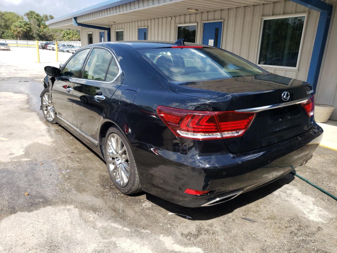 Photo 3 from auction – 2015 LEXUS LS 460 with VIN JTHBL5EFXF5134809