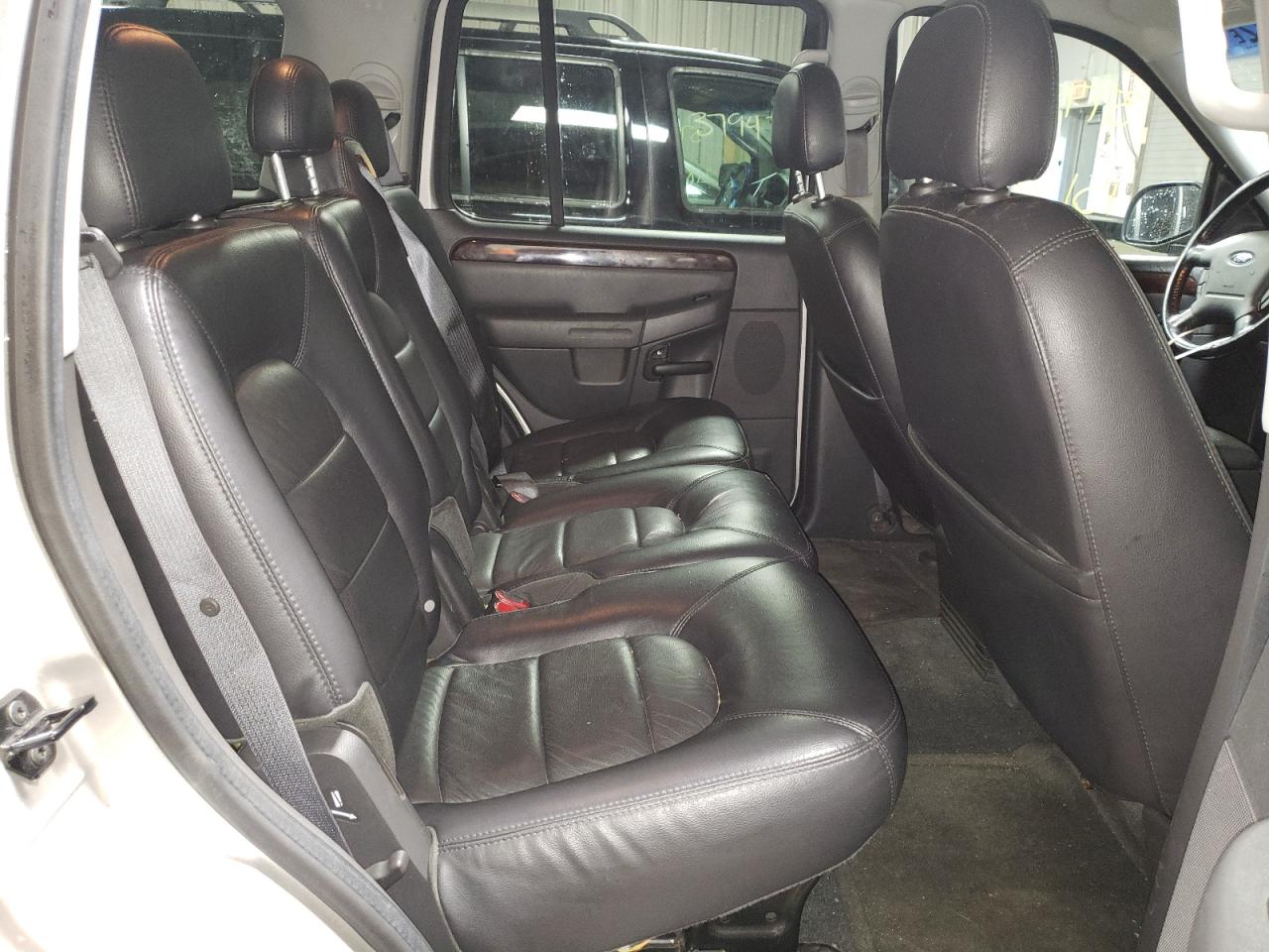 Photo 6 from auction – 2004 FORD EXPLORER L with VIN 1FMZU85W44UA16333