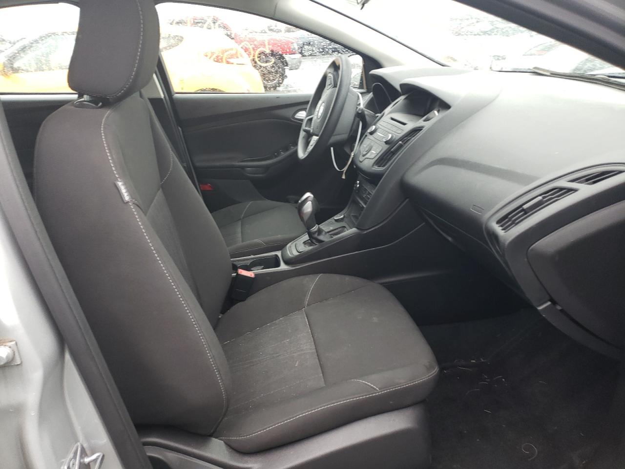 Photo 5 from auction – 2016 FORD FOCUS SE with VIN 1FADP3K28GL313938