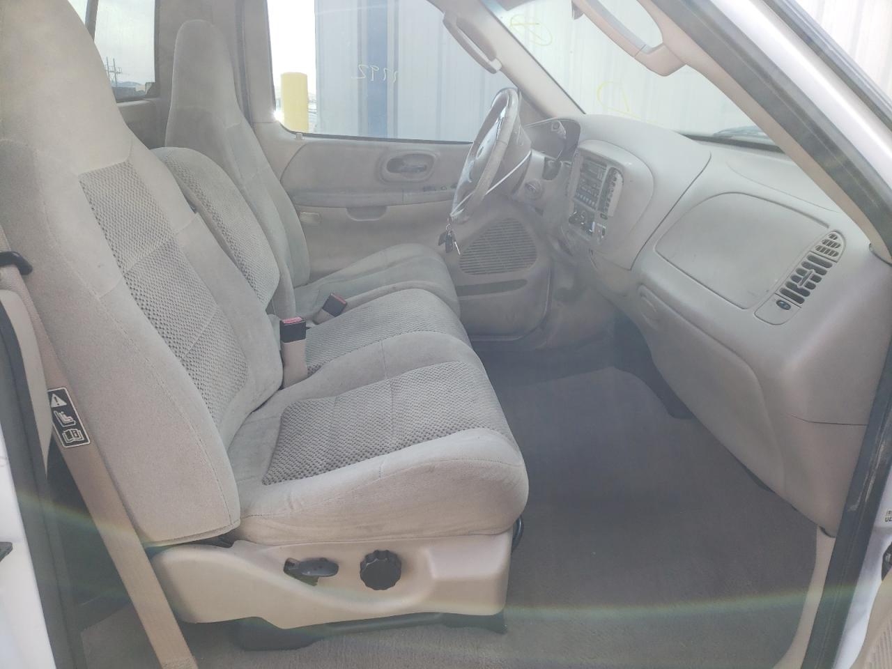 Photo 5 from auction – 2002 FORD F150 with VIN 1FTRF17L82NB05662