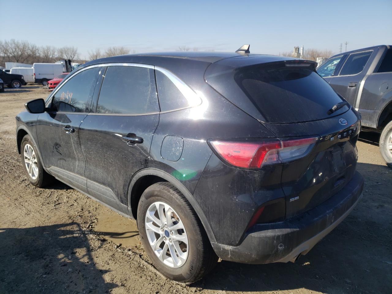 Photo 3 from auction – 2020 FORD ESCAPE SE with VIN 1FMCU9G69LUB84833
