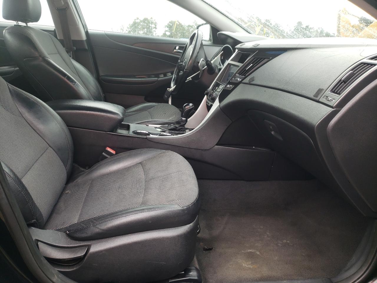 Photo 5 from auction – 2011 HYUNDAI SONATA SE with VIN 5NPEC4AC8BH064970