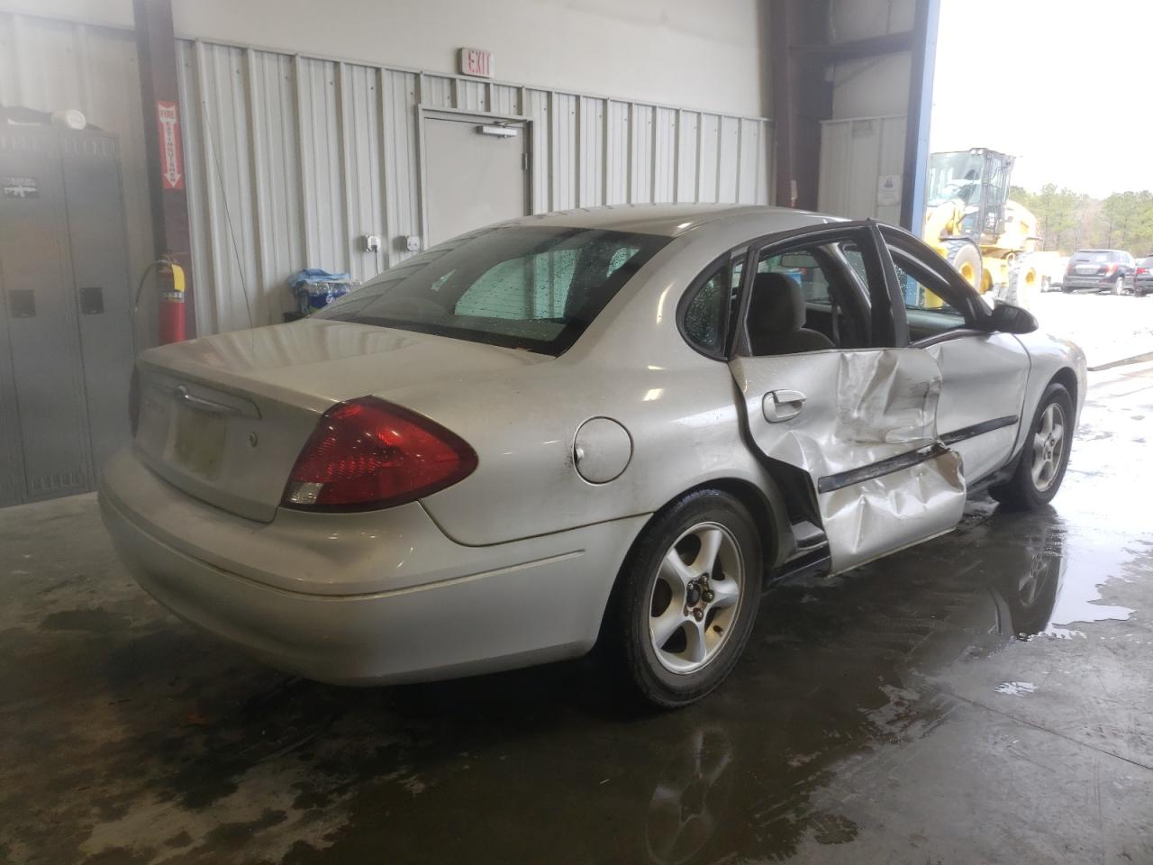 Photo 4 from auction – 2001 FORD TAURUS SE with VIN 1FAFP53U61A155395