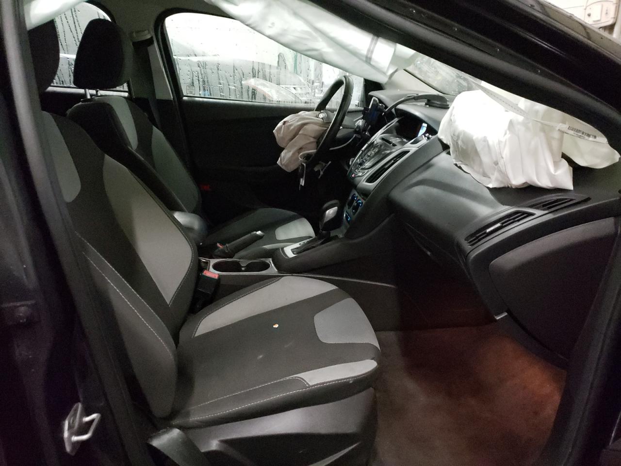 Zdjęcie 5 z aukcji – 2014 FORD FOCUS SE z VIN 1FADP3K26EL143768